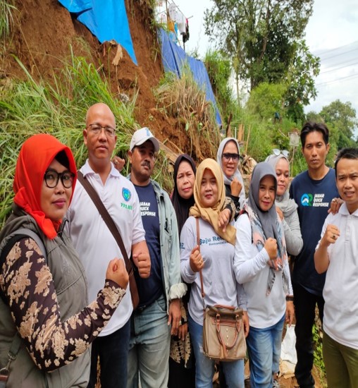 KEGIATAN BANTUAN KORBAN LONGSOR KEDUNGBADAK KOTA BOGOR